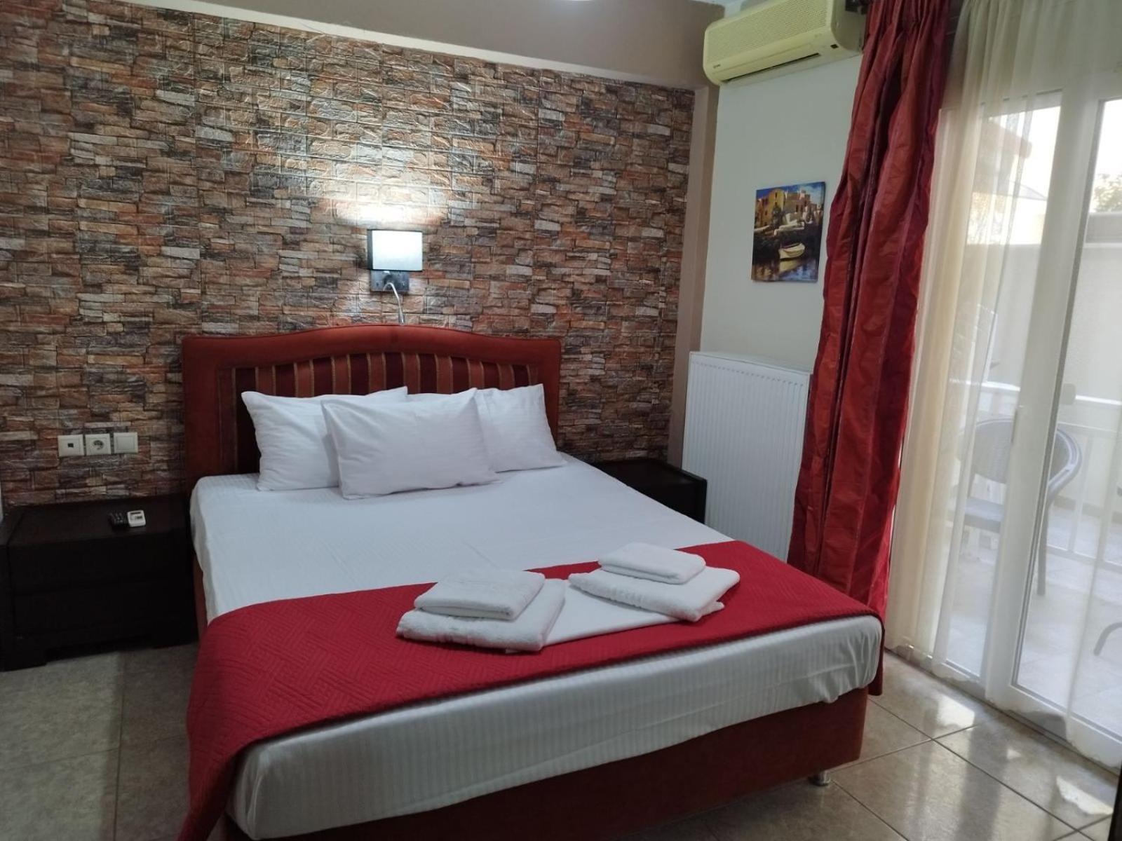 Hotel Villa Pigasos Paralía Екстериор снимка